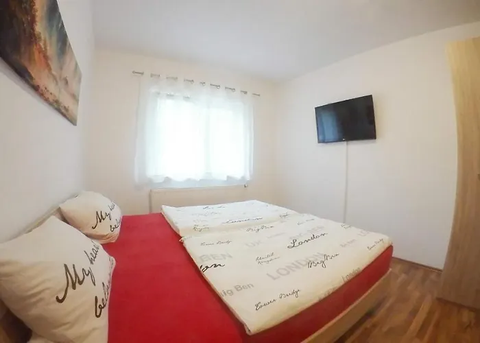 Ferienhaus Fichtenwalde, 160M², 3 Sz, 2 Baeder, Bis 6 Personen, Garten, Vdsl