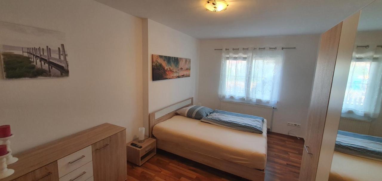 Fichtenwalde, 160m², 3 Sz, 2 Baeder, Bis 6 Personen, Garten, Vdsl Holiday home