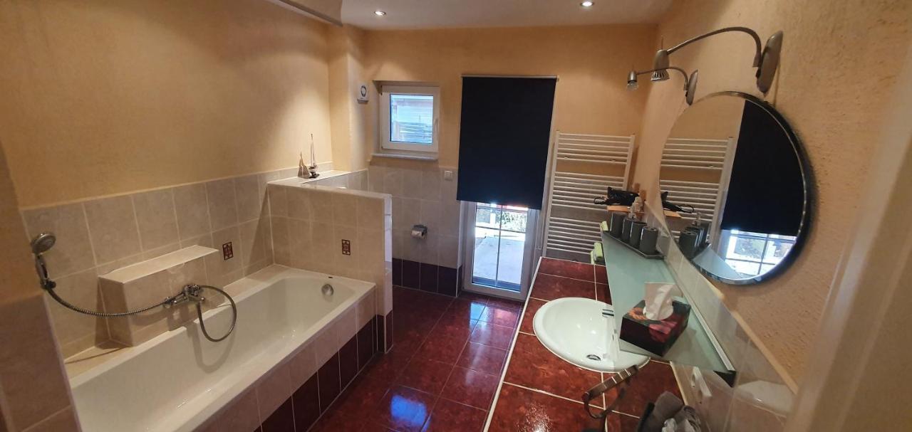 Holiday home Fichtenwalde, 160m², 3 Sz, 2 Baeder, Bis 6 Personen, Garten, Vdsl Fichtenwalde
