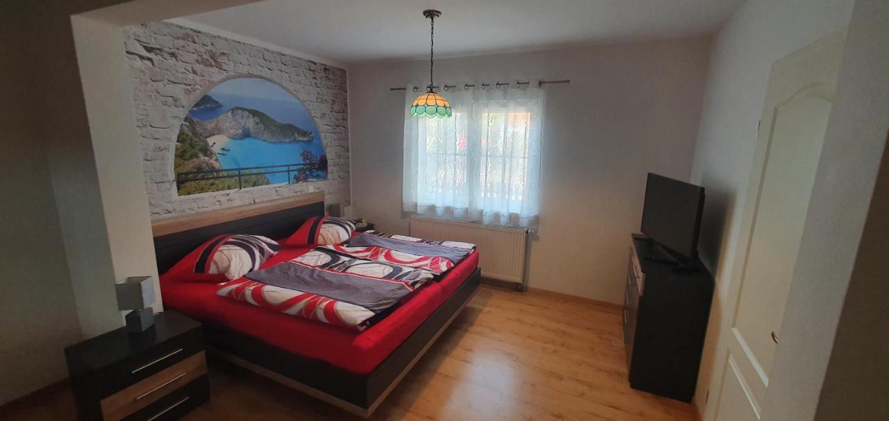 Fichtenwalde, 160m², 3 Sz, 2 Baeder, Bis 6 Personen, Garten, Vdsl *