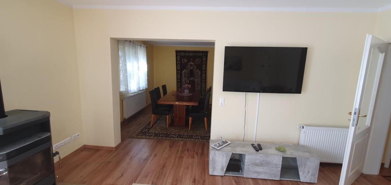 Fichtenwalde, 160m², 3 Sz, 2 Baeder, Bis 6 Personen, Garten, Vdsl Holiday home *