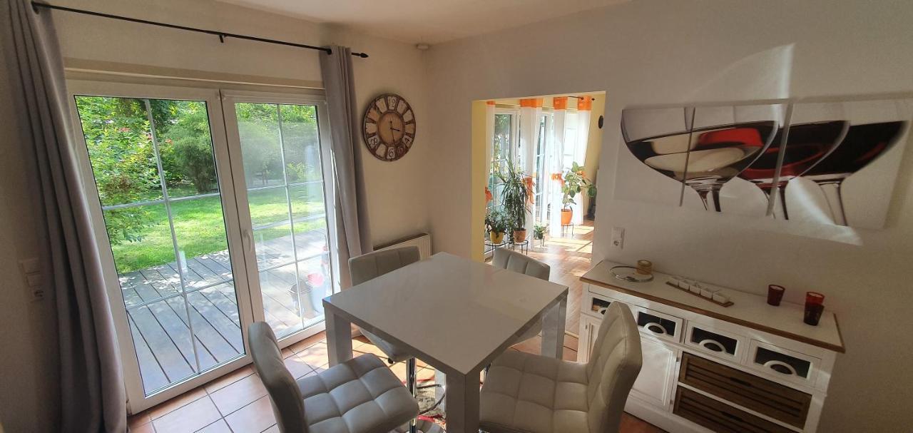 Fichtenwalde, 160m², 3 Sz, 2 Baeder, Bis 6 Personen, Garten, Vdsl Holiday home *