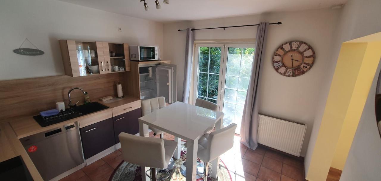 Fichtenwalde, 160m², 3 Sz, 2 Baeder, Bis 6 Personen, Garten, Vdsl Holiday home Fichtenwalde