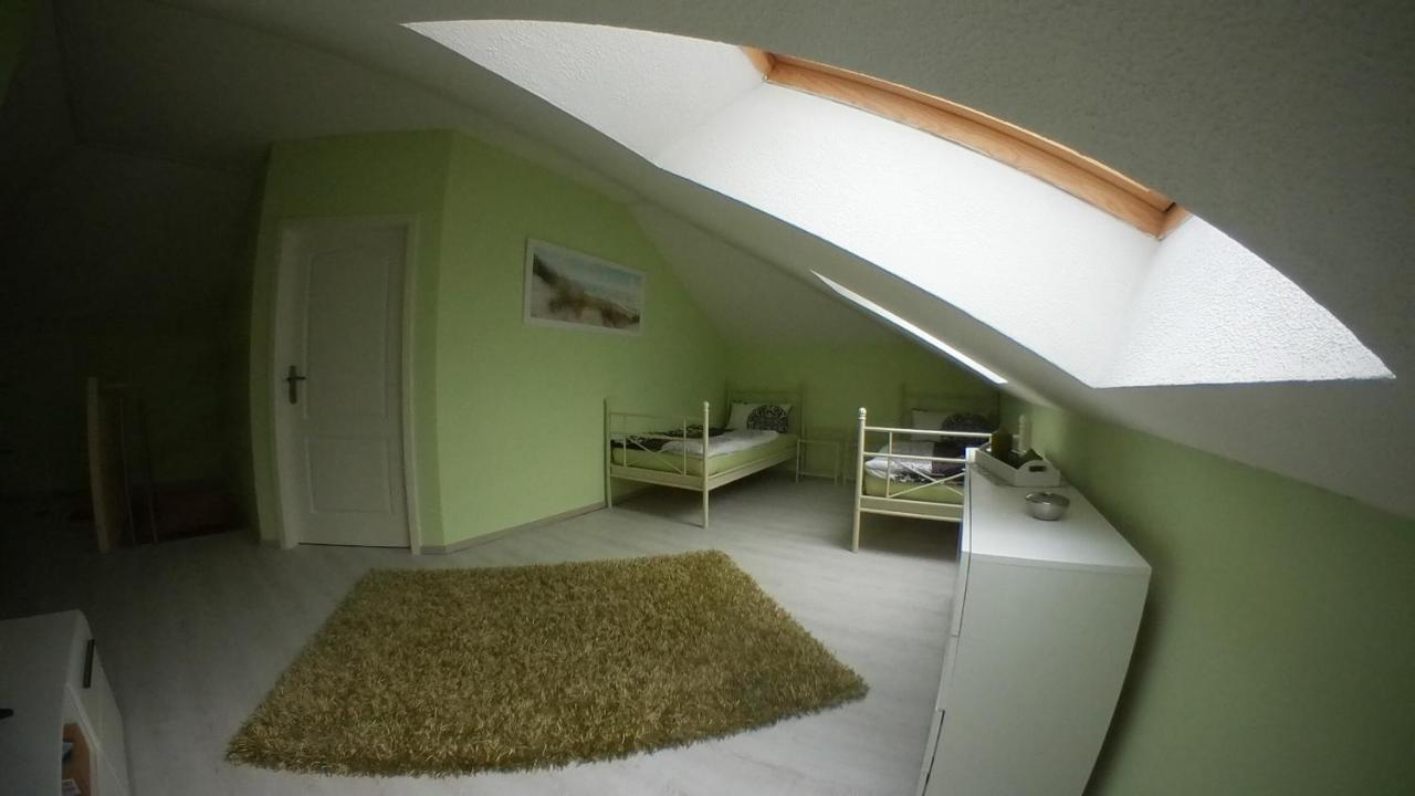 Fichtenwalde, 160m², 3 Sz, 2 Baeder, Bis 6 Personen, Garten, Vdsl